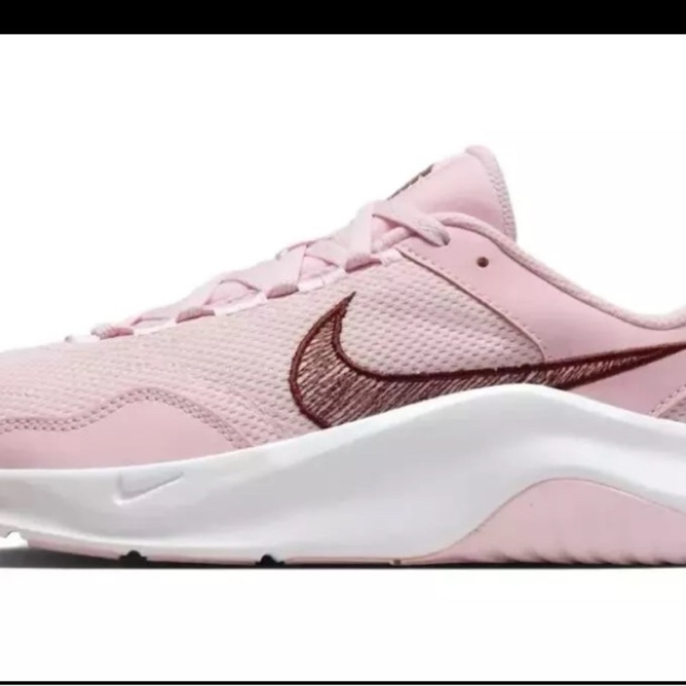 Nike Legend Essentials Athletic Training Design